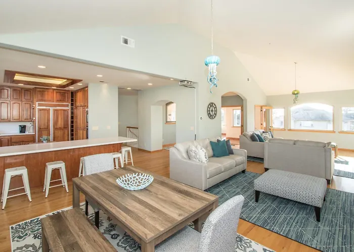 Private Home With Breathtaking Ocean Views - Walk To Beaches Restaurants